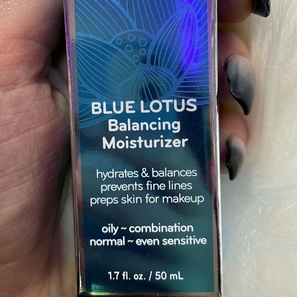 Purlisse Moisturizer/ Primer - Picture 4 of 8